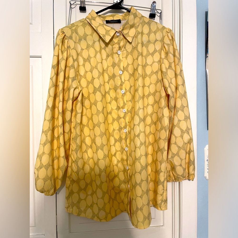 Basico women’s yellow button down graphic shirt with elastic on sleeves  Size M